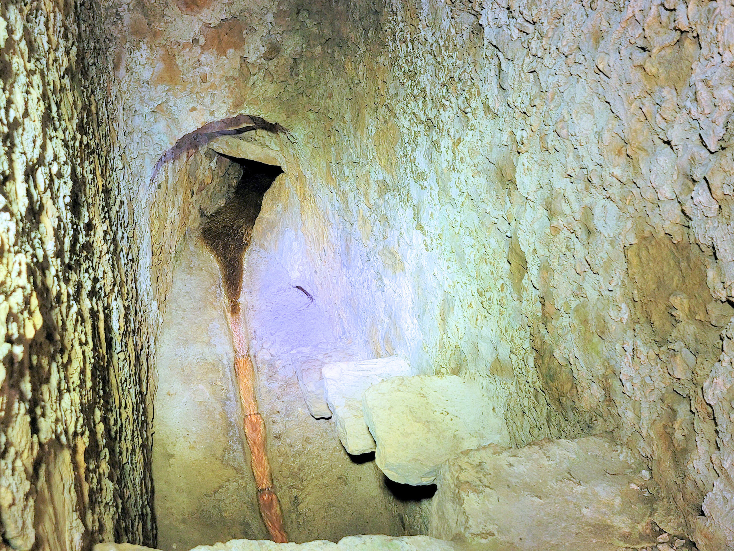 Source qui coule dans son tunel