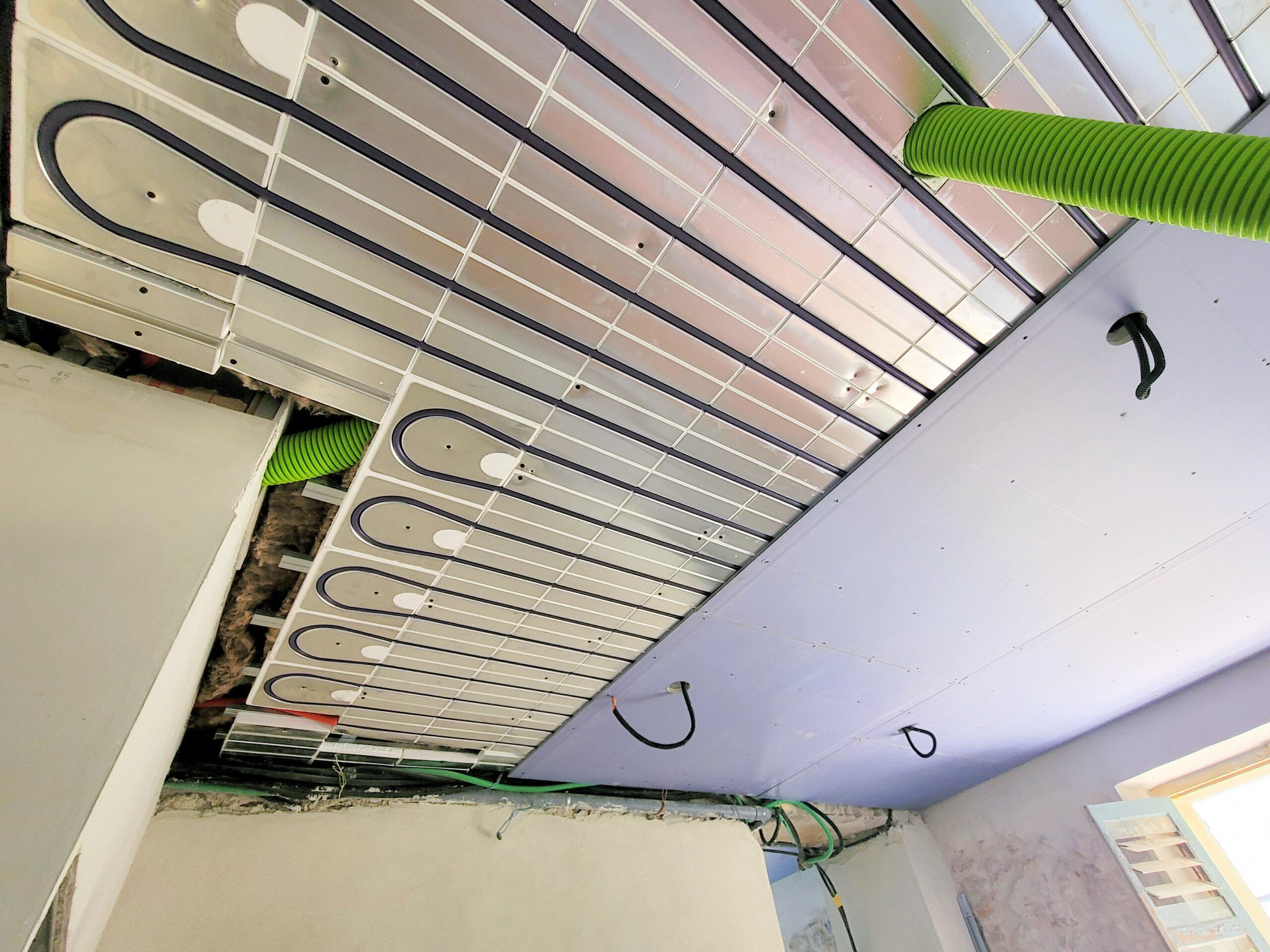 Structure plafond chauffant rafraichissant Thermacome avec plaque de plâtre