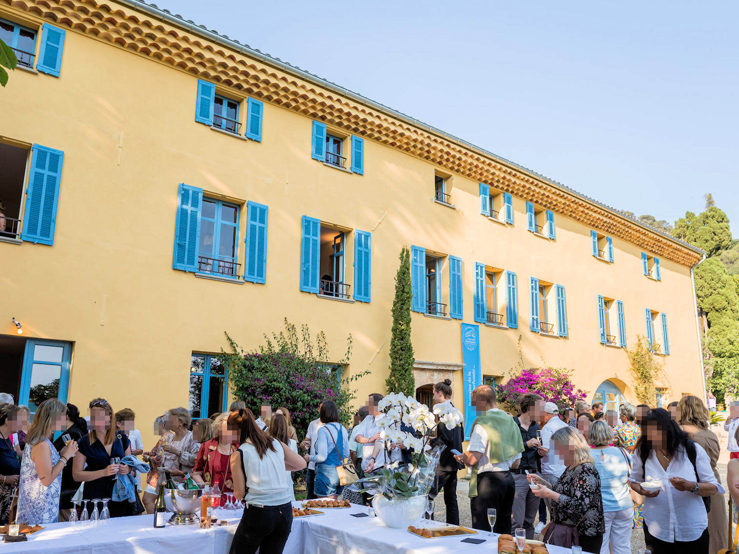 Groupe devant la Bastide